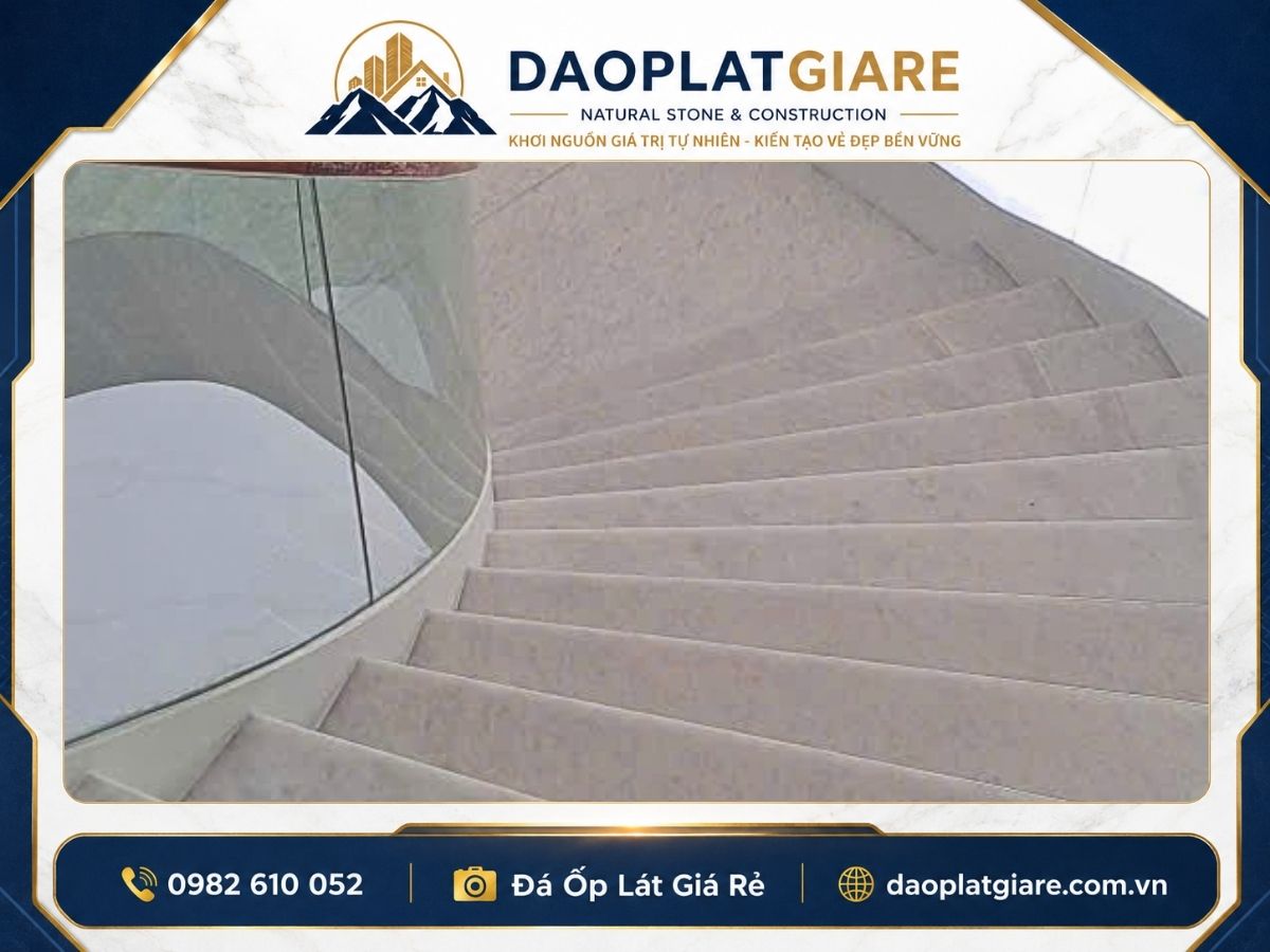 Cầu thang cong ốp đá trắng Yên Bái kết hợp đá granite đen Jia Wei Lifestyle Nam Định