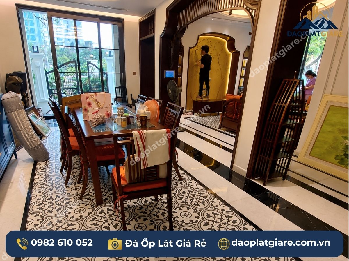 Sàn đá marble trắng phòng khách biệt thự Ciputra Hà Nội — đánh bóng gương, mạch chà ron kín
