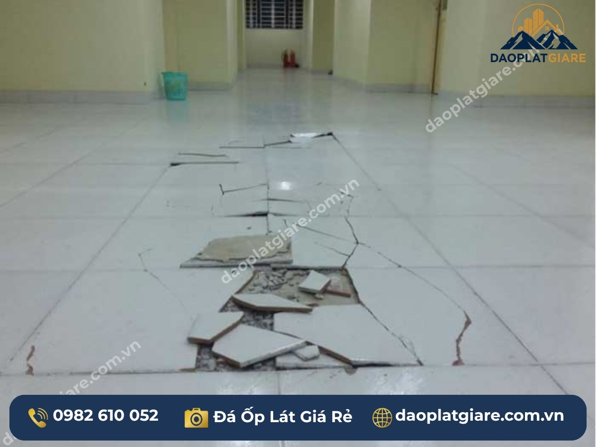 lỗi thi công đá ốp lát nứt vỡ bong tróc nguyên nhân khe co giãn