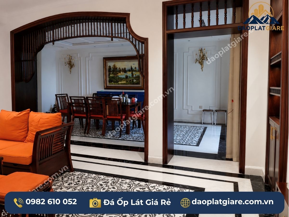 Hạng mục kết hợp đá marble trắng với viền granite đen tại sàn tầng 1 biệt thự Ciputra