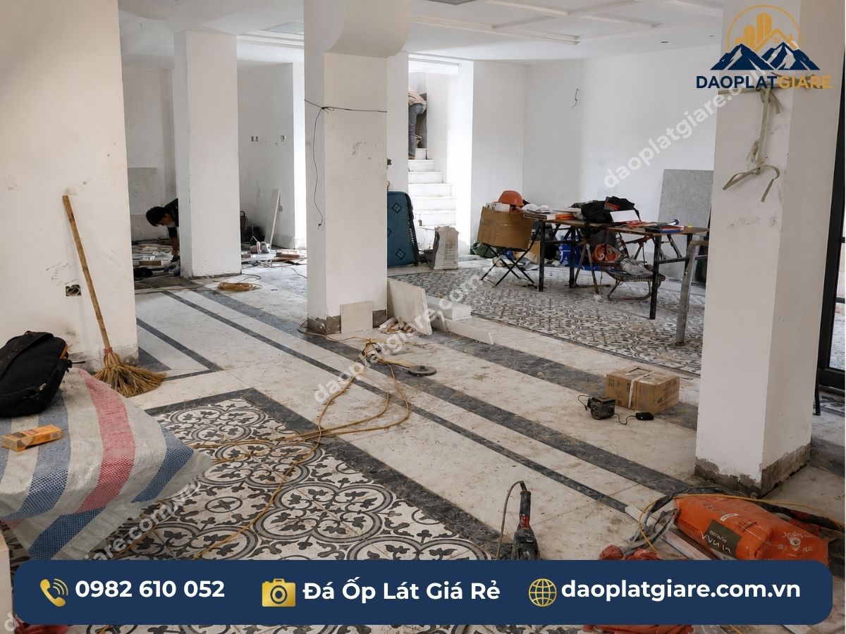 Thi công sàn đá marble trắng phòng khách biệt thự Ciputra Hà Nội — mạch chà ron thẳng đều
