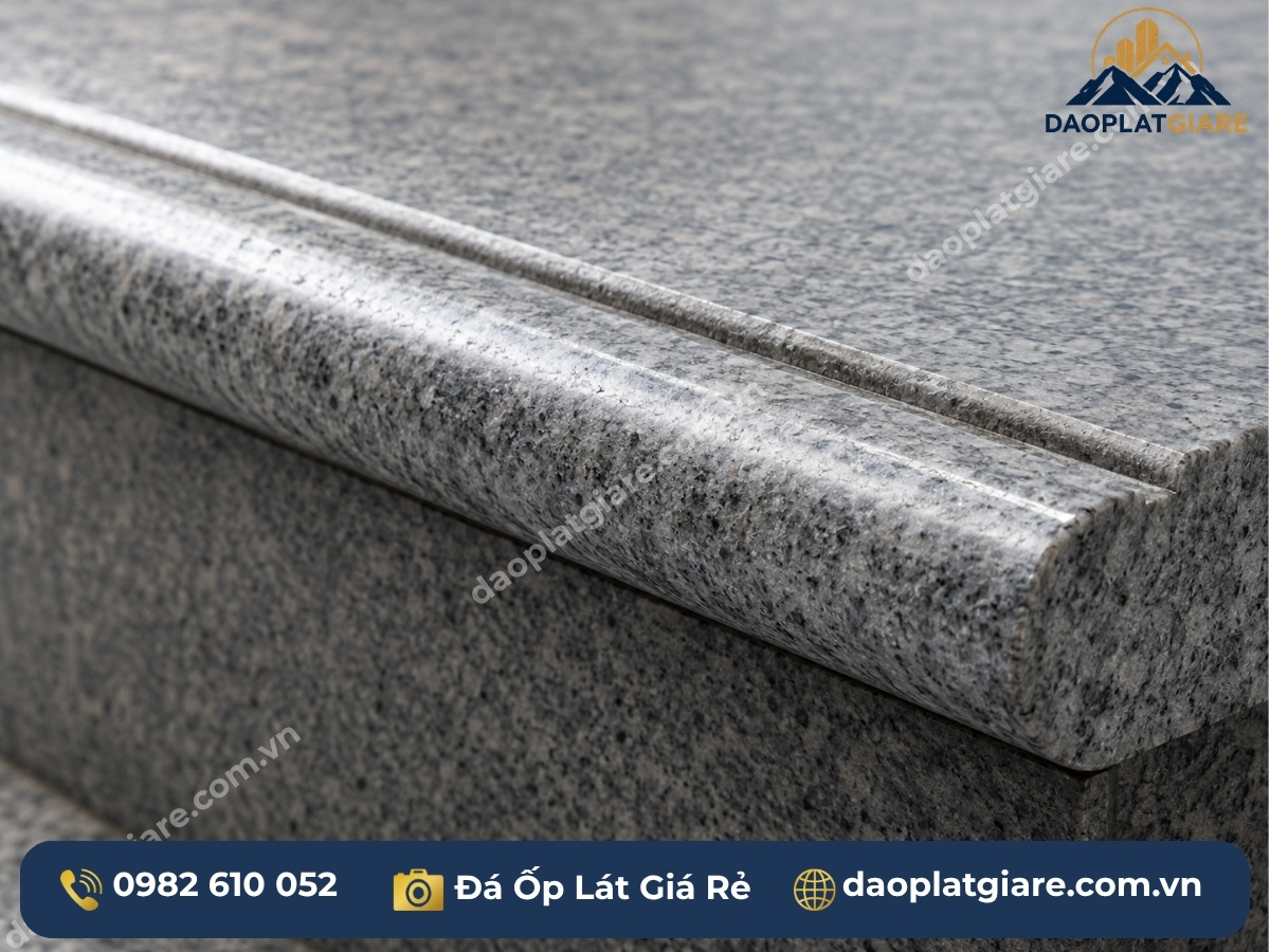 cận cảnh mũi bậc đá granite bo tròn chống trơn bậc tam cấp