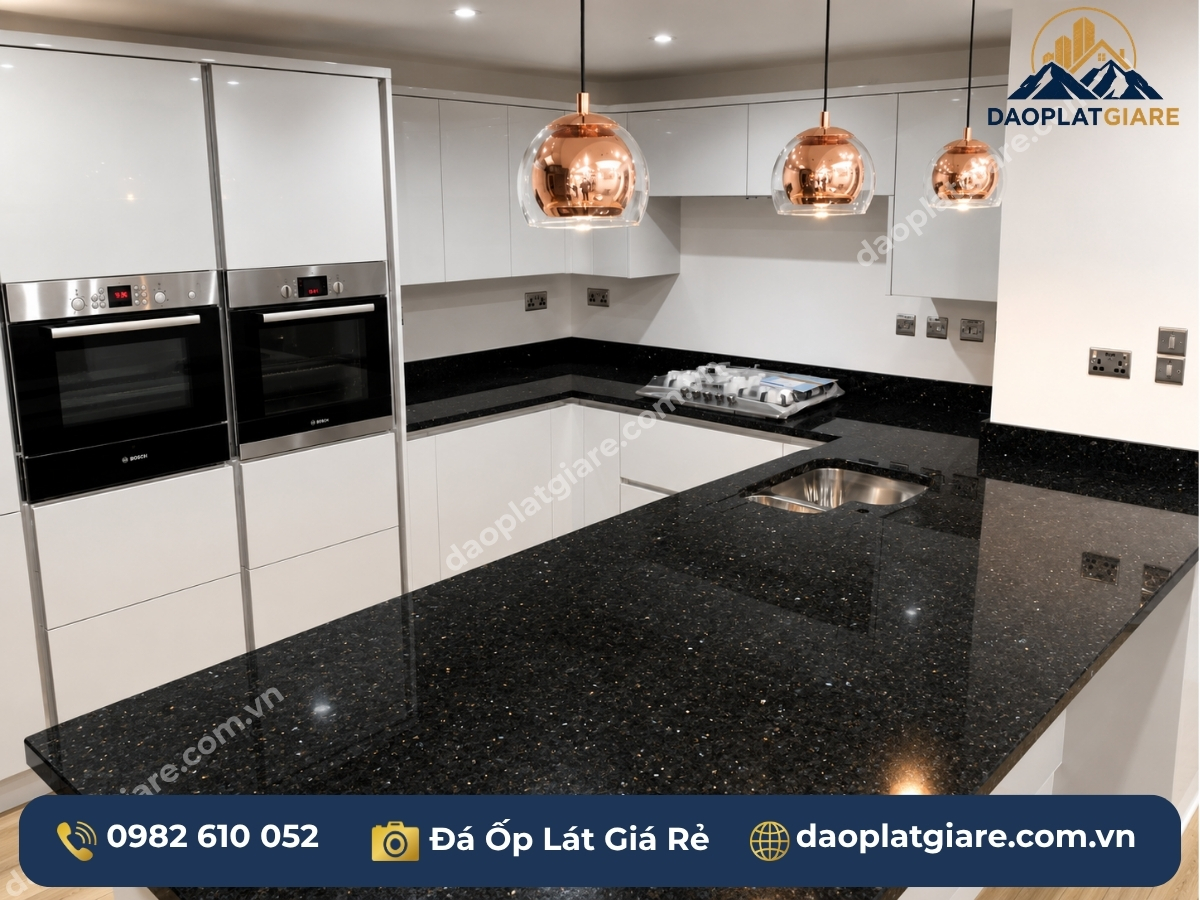 mặt bếp đá hoa cương granite đen ốp đảo bếp hiện đại Thiên Khôi