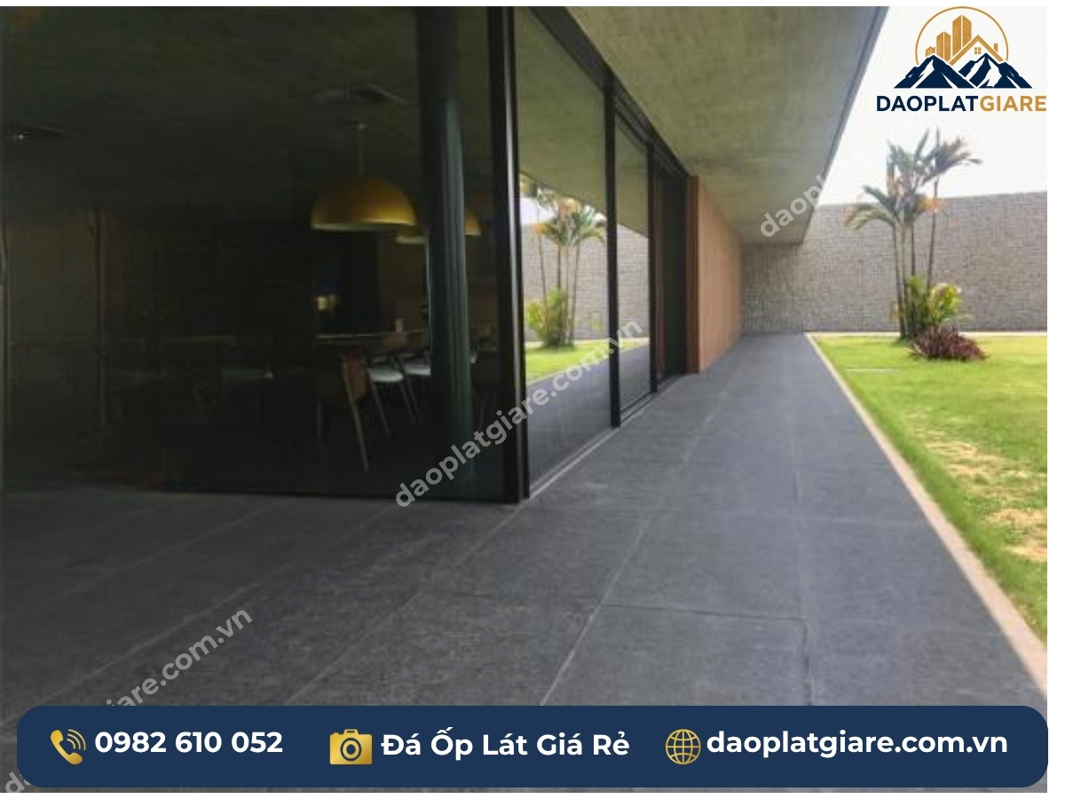đá lát sân vườn basalt đen phun cát phong cách zen Nhật Bản