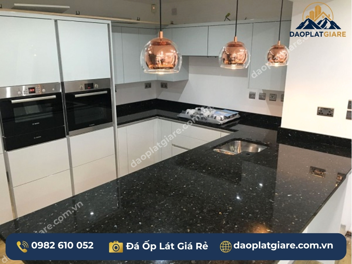 đá ốp bếp granite đỏ ruby Bình Định mặt bàn bếp bền chịu nhiệt chịu axit