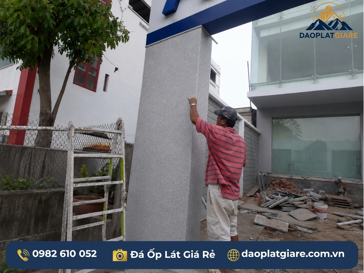 mẫu đá ốp mặt tiền granite xám muối tiêu phun cát bush-hammered