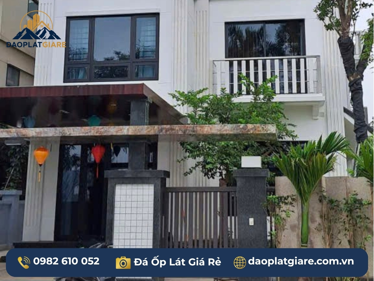 mẫu đá ốp mặt tiền đá hoa trắng không vân Yên Bái nhà phố hiện đại