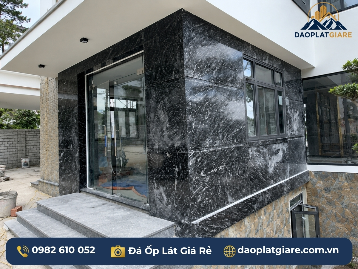 mẫu đá ốp mặt tiền granite đen tuyệt đối cửa kính hiện đại