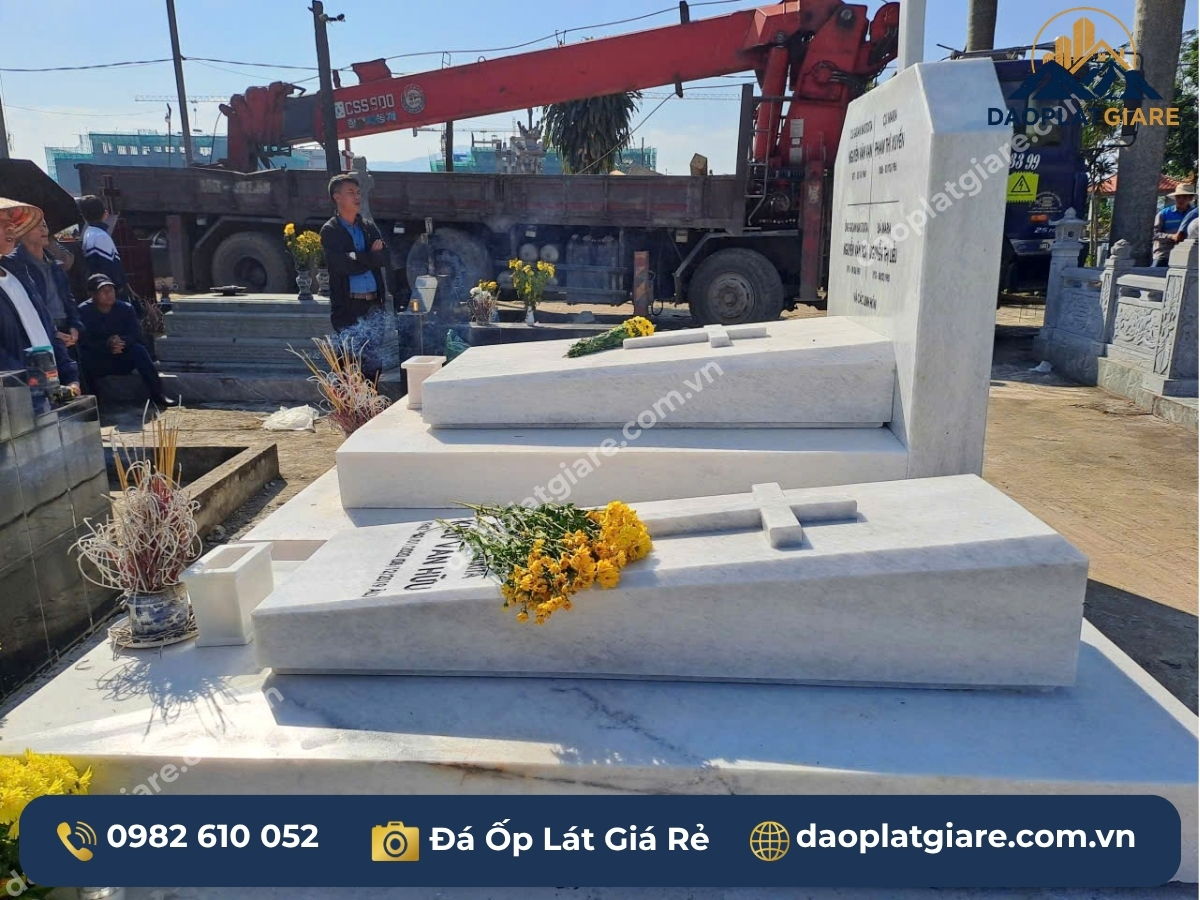 mặt tiền nhà phố ốp đá marble trắng ít vân Yên Bái