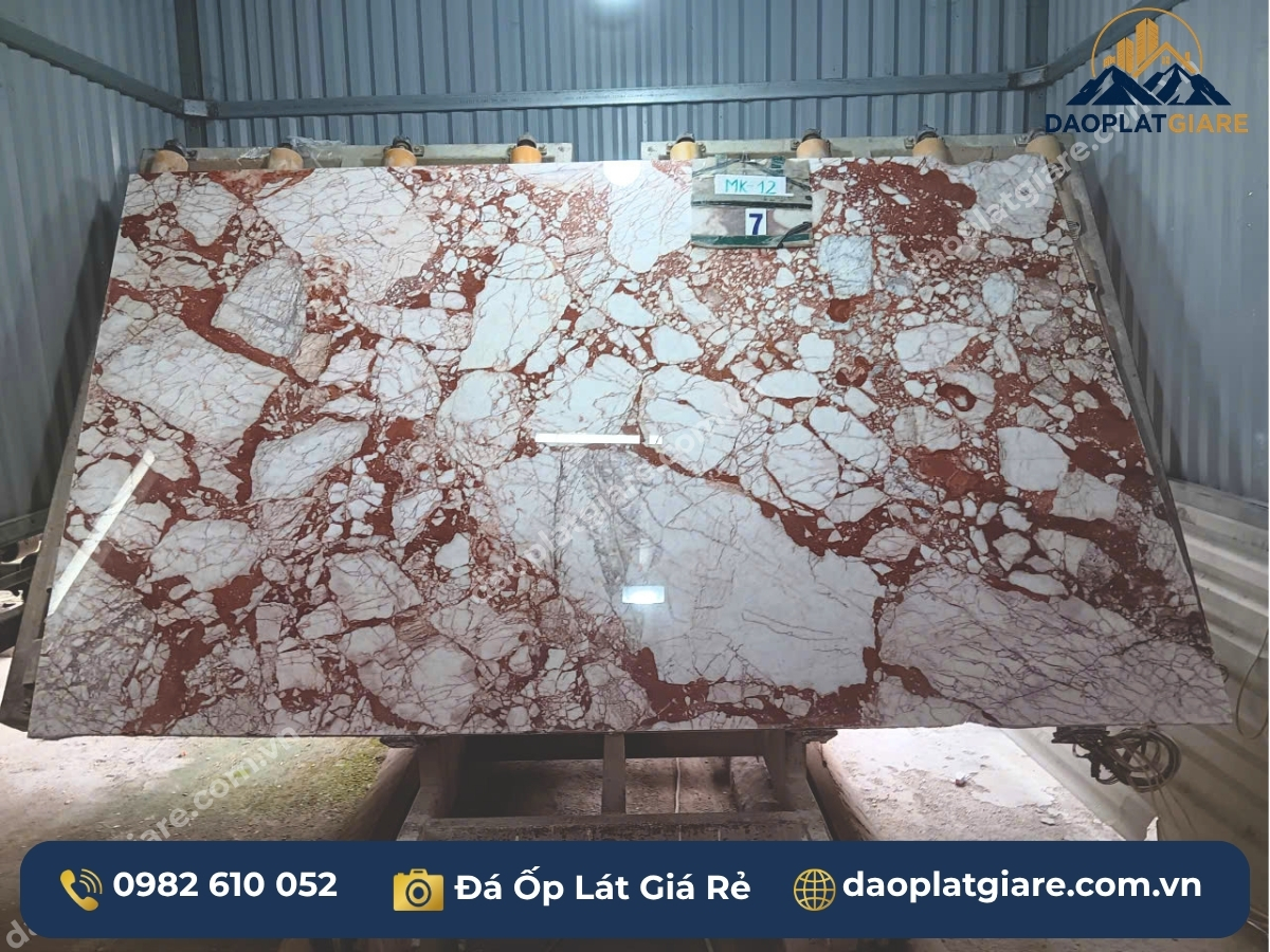 cận mặt đá marble đỏ Rosaline Yên Bái tổng thể