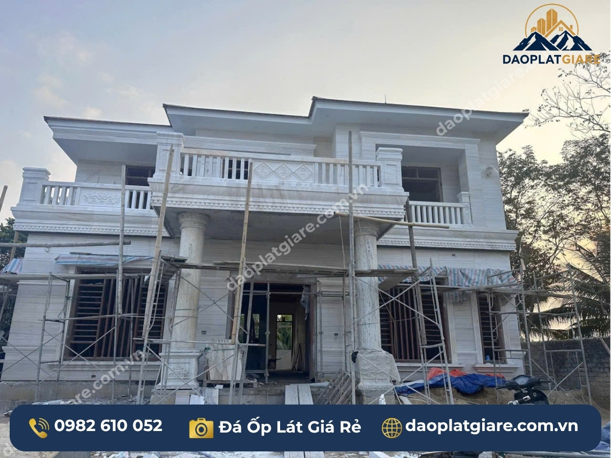 thi công đá ốp lát mặt tiền nhà trên giàn giáo đá cẩm thạch trắng Yên Bái